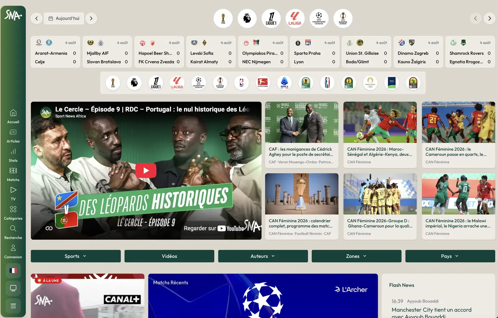 Capture du site Sport News Africa : scores du jour en haut, vidéos et articles au centre, navigation latérale et liste des compétitions.
